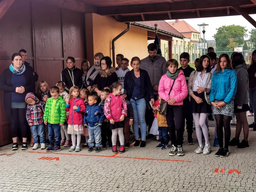rodzice-okupuja-szkoe-90796