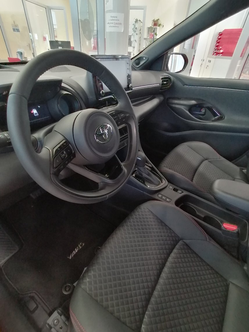 gwiazda-zawita-do-salonu-toyota-nowakowski-jelenia-gora-90974