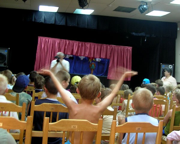 Emocje w sali teatralnej - gra Wrocławski Teatr Lalek.