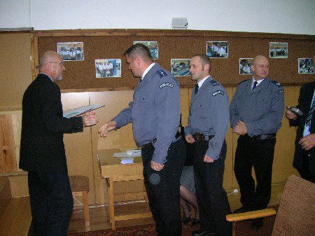 nagrody-dla-policjantow-za-akcje-powodz-911