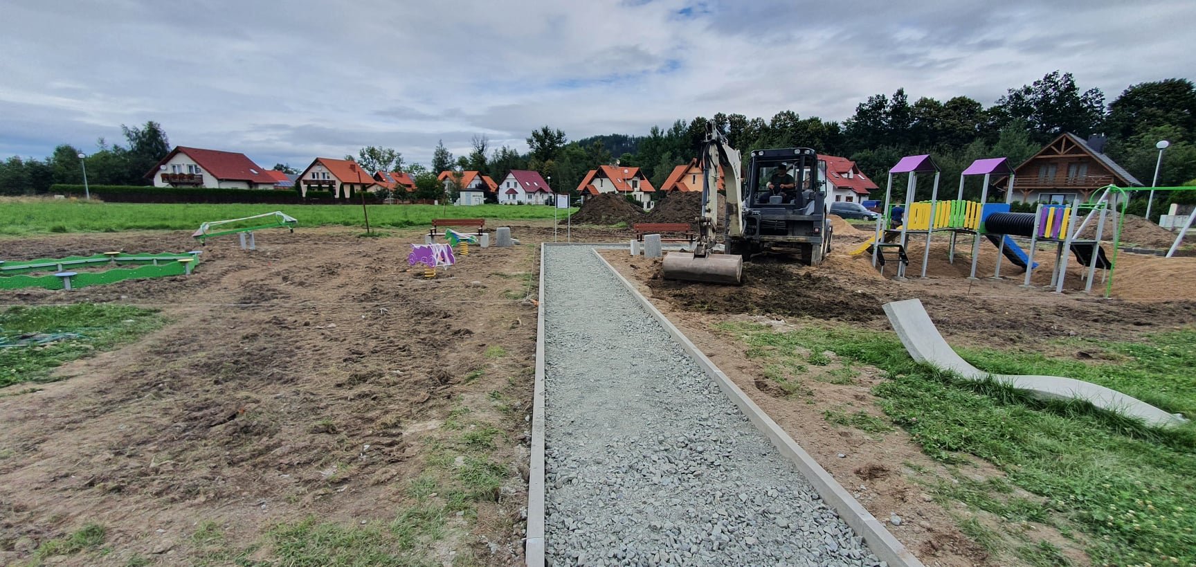 powstaje-plac-zabaw-91231