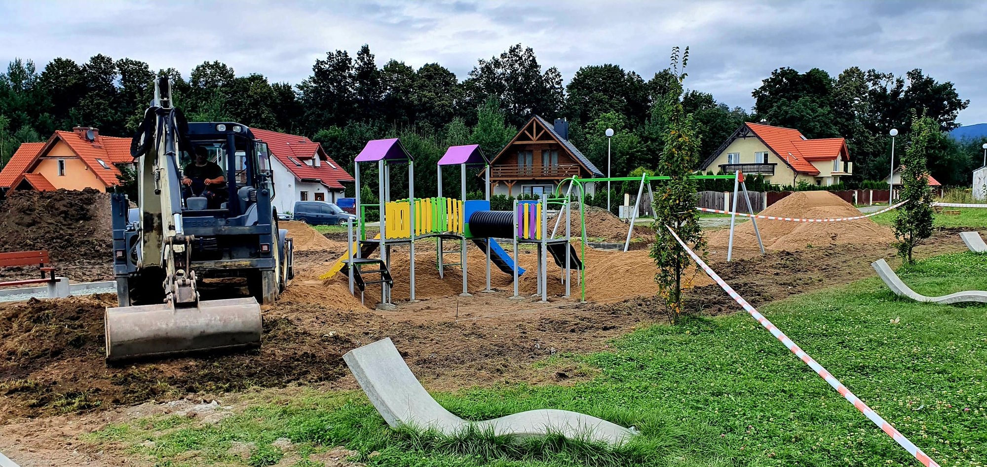 powstaje-plac-zabaw-91231