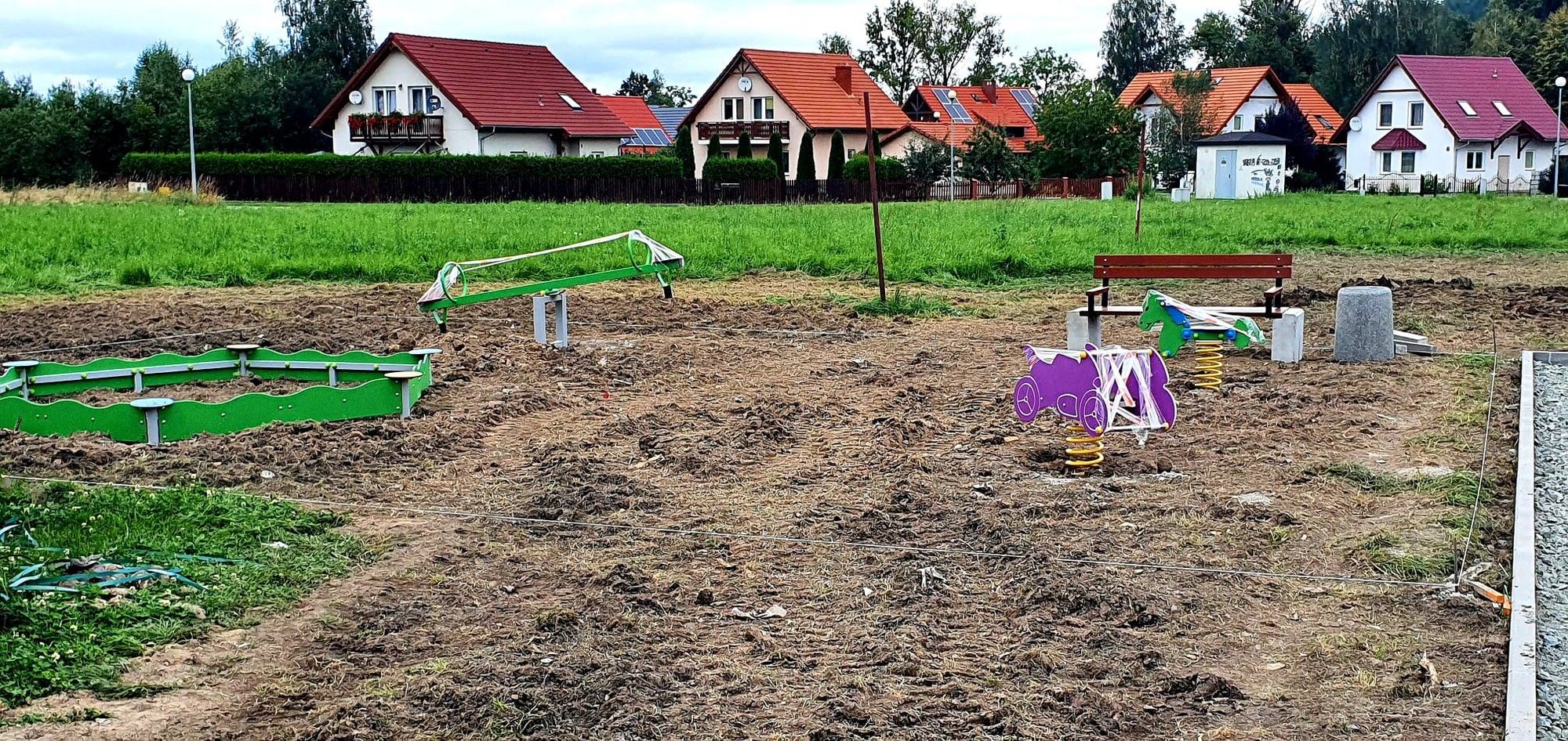 powstaje-plac-zabaw-91231