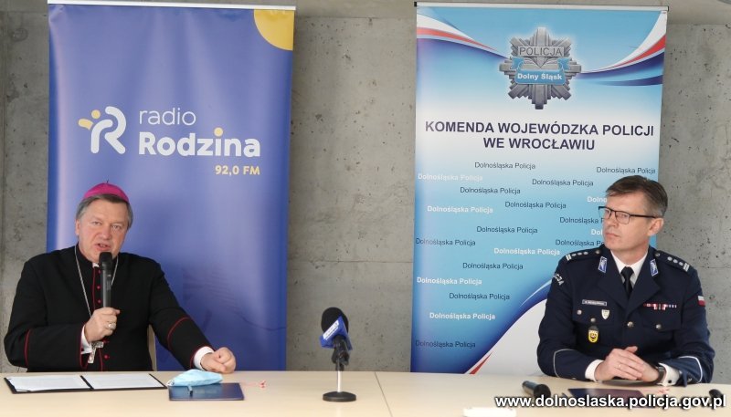 policjanci-beda-szkolic-ksiezy-z-dolnego-slaska-91595