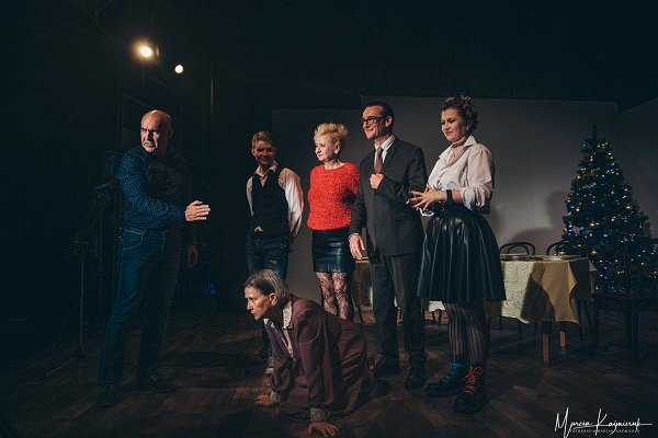 toksyczna-rodzina-wspoczesna-recenzja-91686