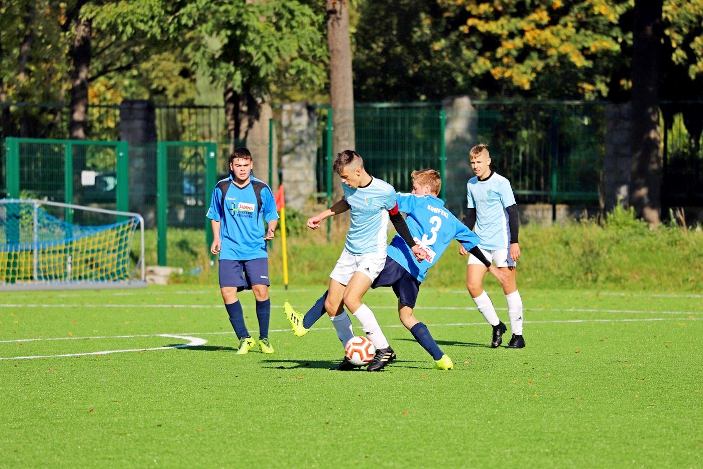 biaoniebiescy-rozbili-konfeks-92010
