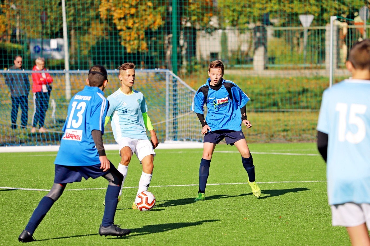 biaoniebiescy-rozbili-konfeks-92010