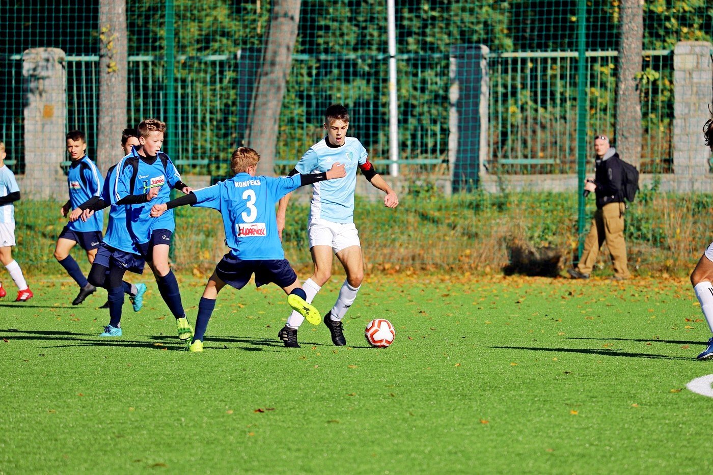 biaoniebiescy-rozbili-konfeks-92010