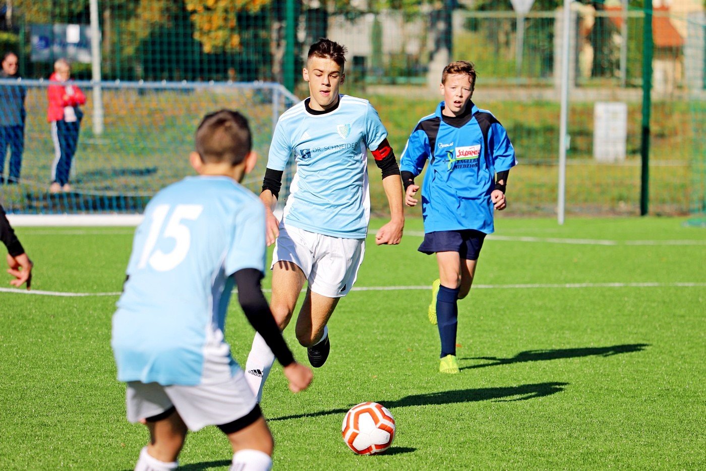 biaoniebiescy-rozbili-konfeks-92010