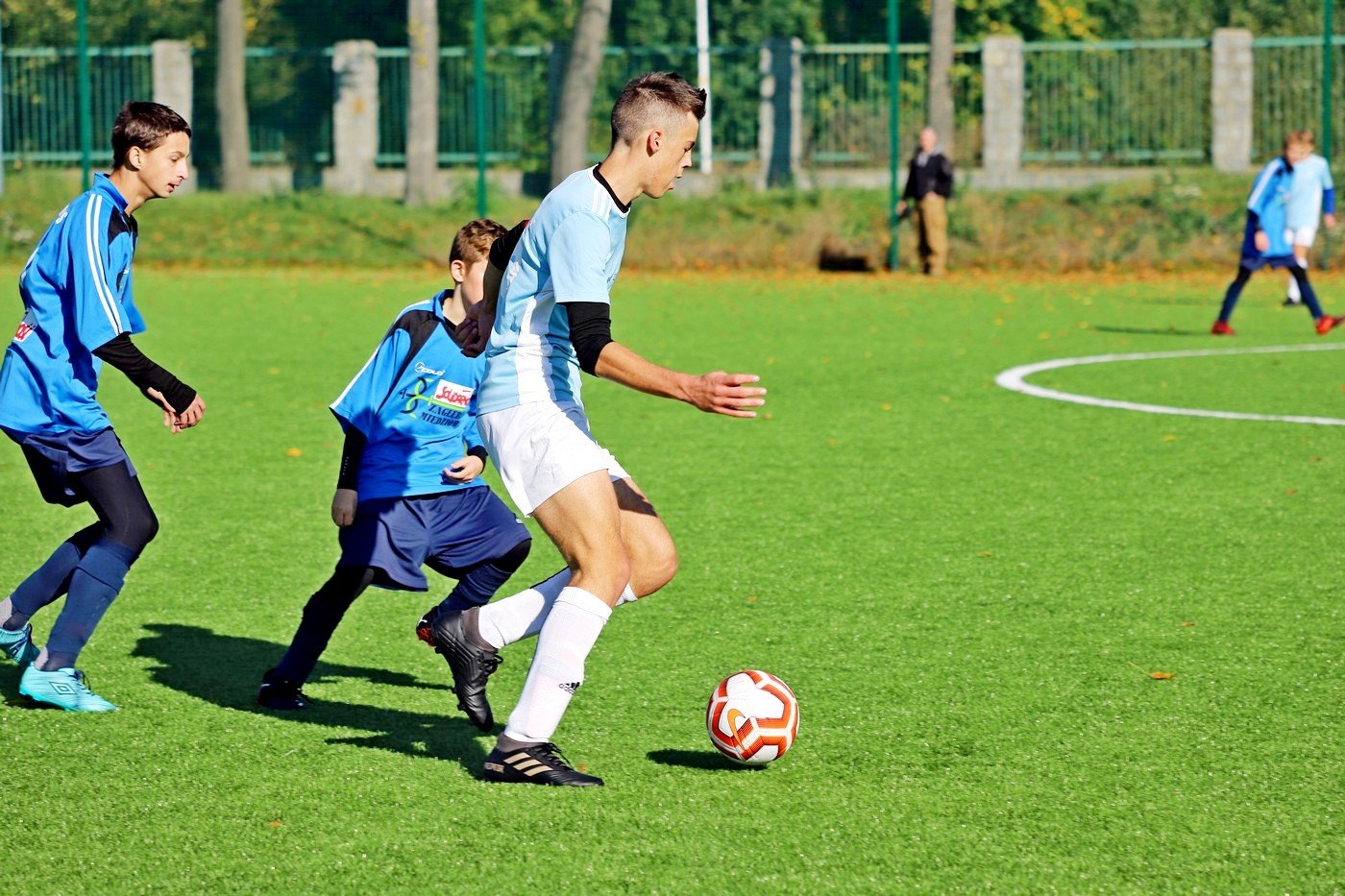 biaoniebiescy-rozbili-konfeks-92010