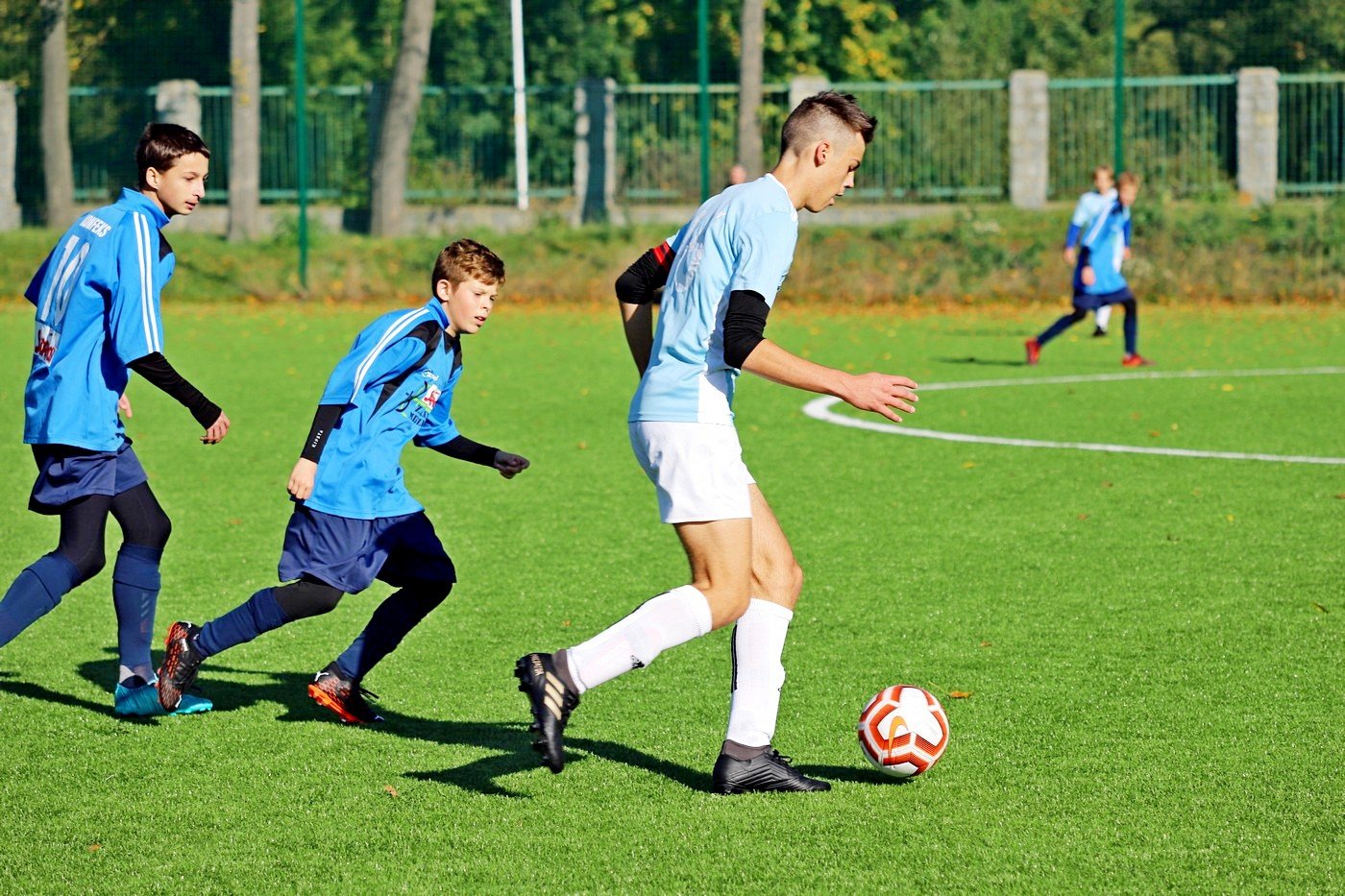 biaoniebiescy-rozbili-konfeks-92010