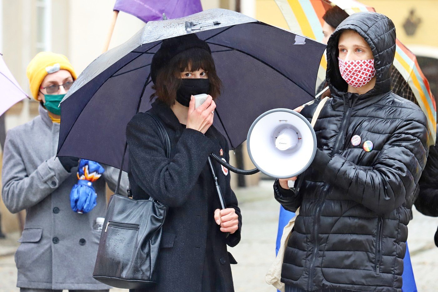 protest-w-strugach-deszczu-92058