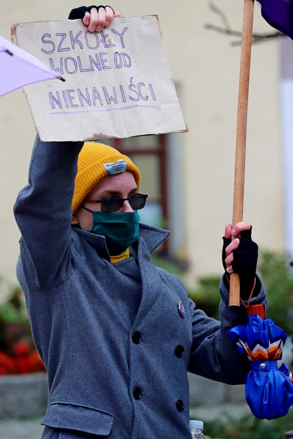 protest-w-strugach-deszczu-92058