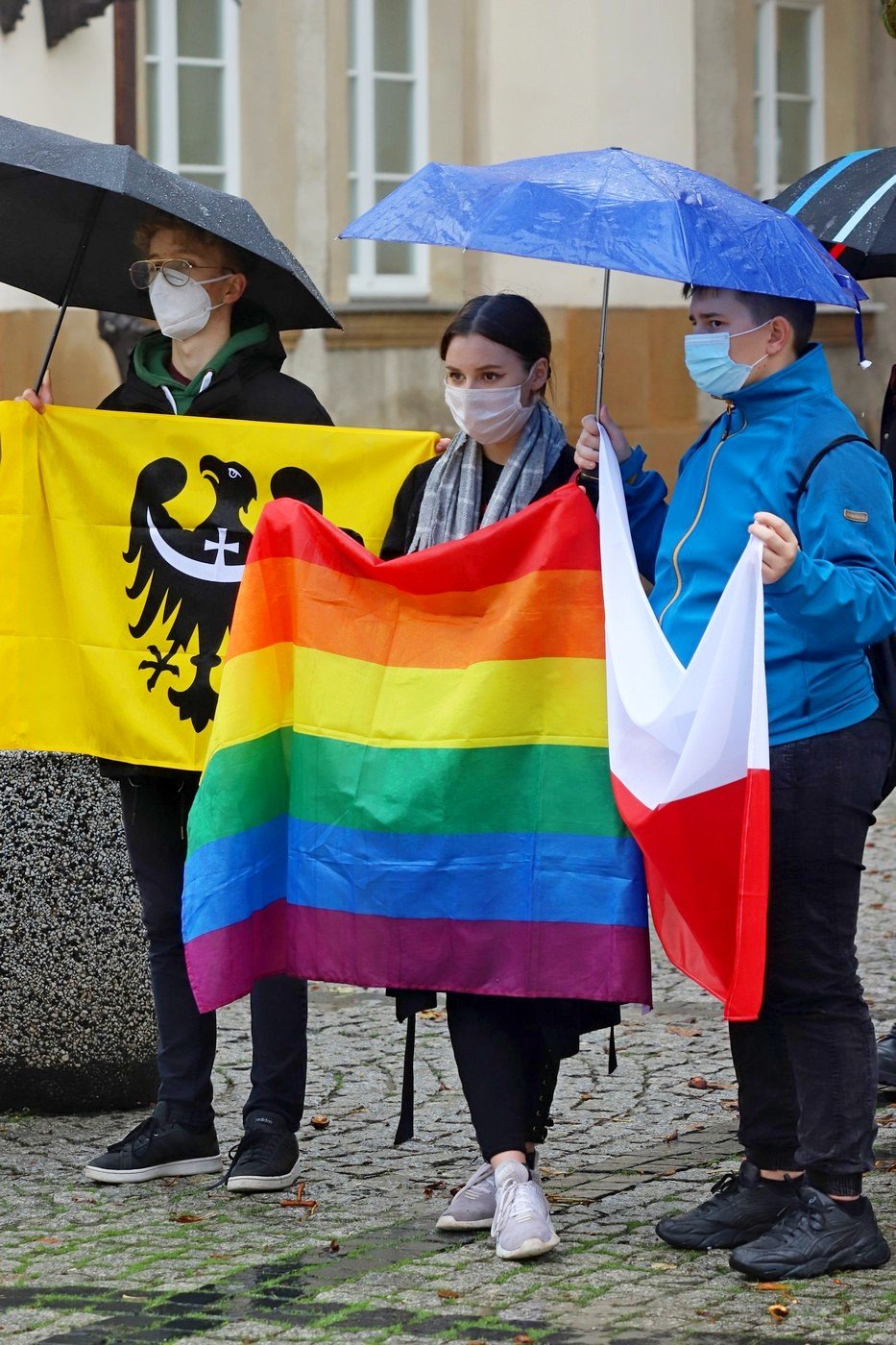 protest-w-strugach-deszczu-92058