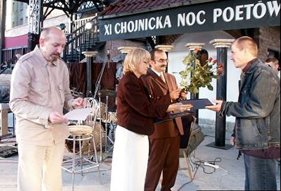 Lesław Wolak odbiera nagrodę w Chojnicach.