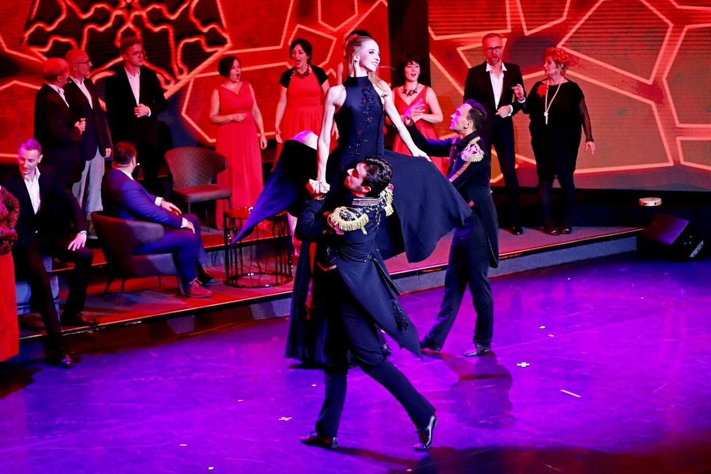 la-traviata-w-filharmonii-owacja-na-stojaco-92274