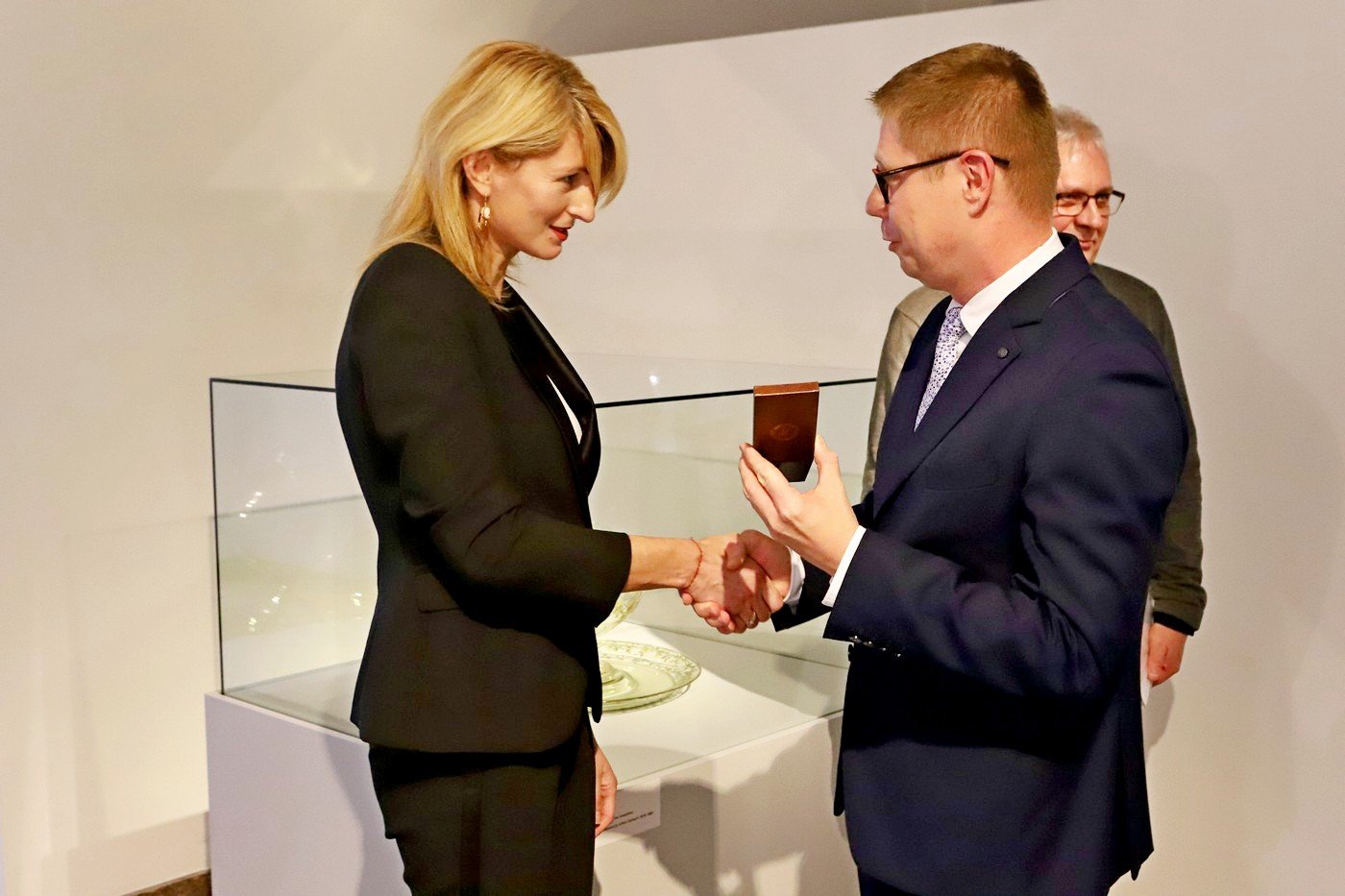eliza-szwed-z-medalem-od-ministra-kultury-92290