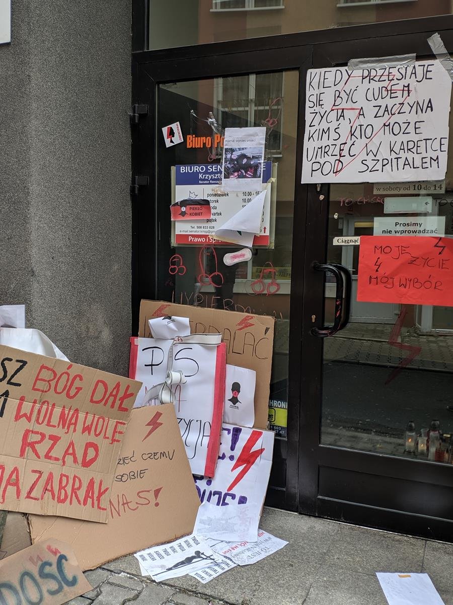 senator-z-pis-w-sprawie-strajkow-kobiet-92368
