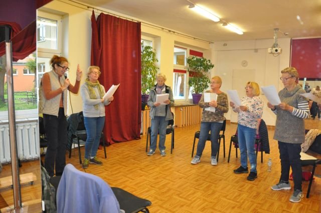 tanecznie-i-spiewajaco-u-modych-duchem-50-92404