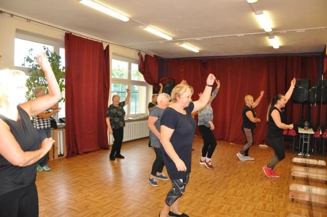tanecznie-i-spiewajaco-u-modych-duchem-50-92404