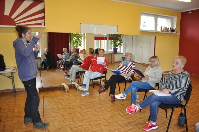 tanecznie-i-spiewajaco-u-modych-duchem-50-92404