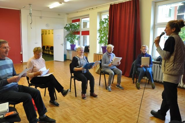 tanecznie-i-spiewajaco-u-modych-duchem-50-92404