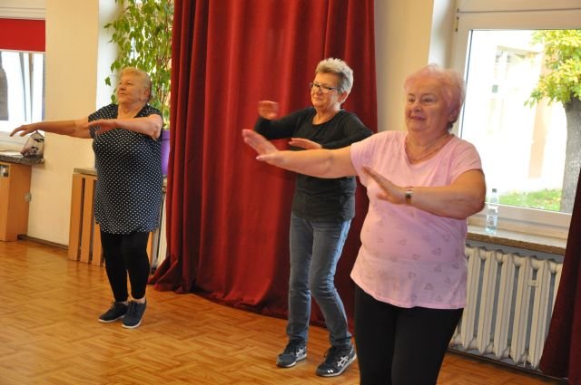 tanecznie-i-spiewajaco-u-modych-duchem-50-92404