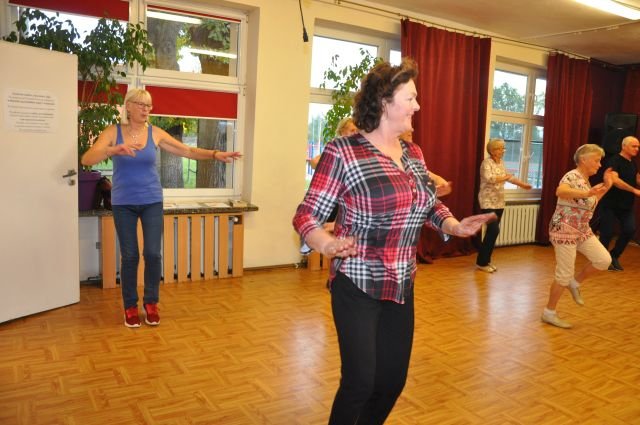 tanecznie-i-spiewajaco-u-modych-duchem-50-92404