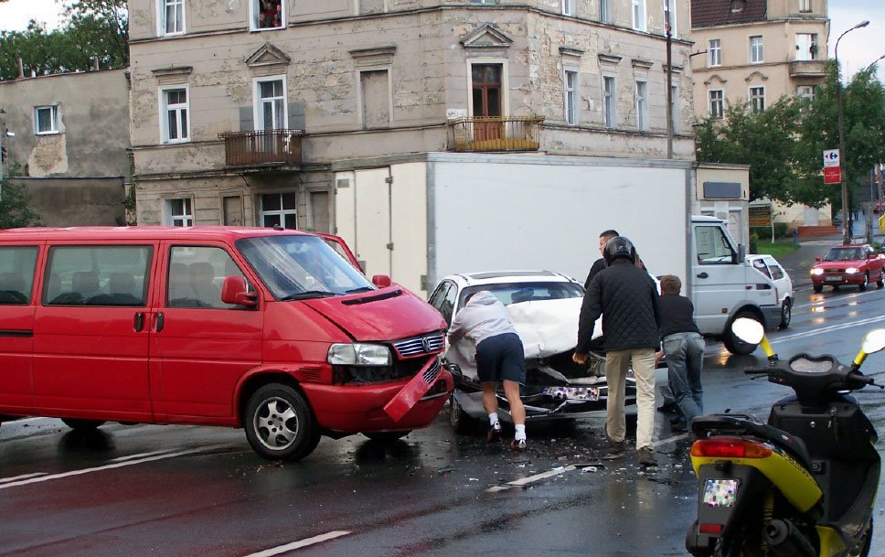 Dokładnie w tym samym miejscu w maju zderzyła się karetka pogotowia z ciężarówką.
