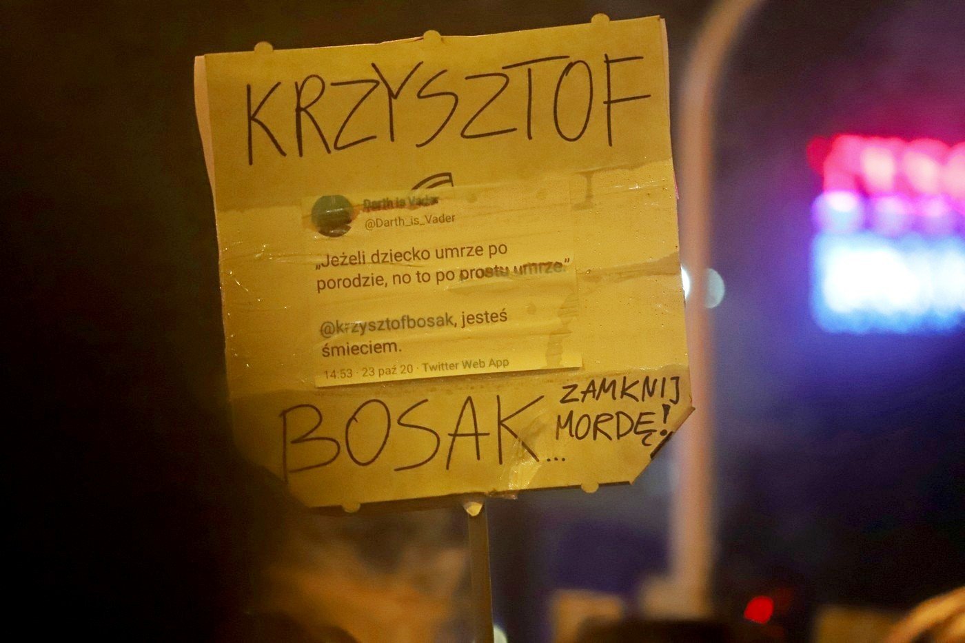 strajk-kobiet-w-strugach-deszczu-92416