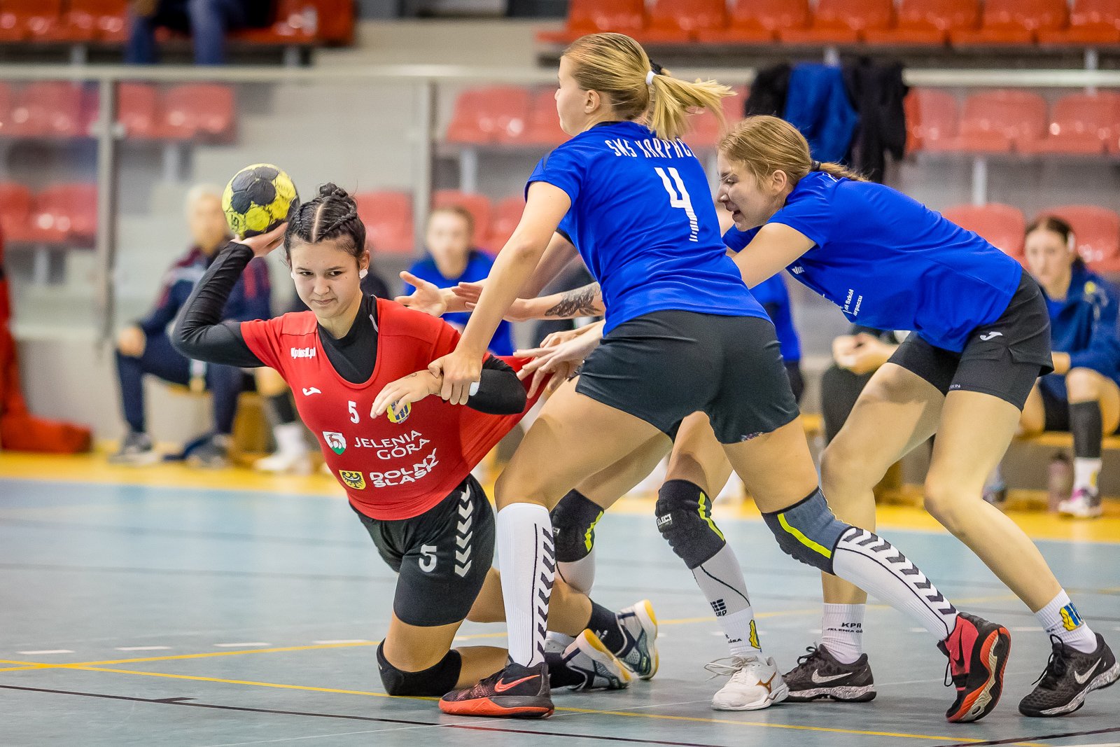 klubowe-derby-z-emocjami-do-17-minuty-92535