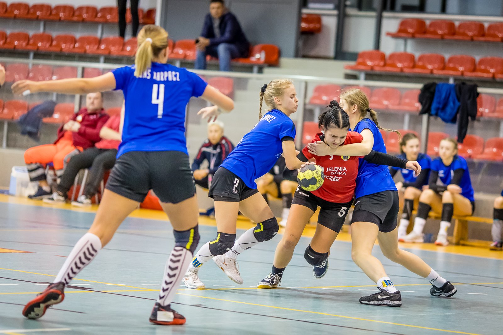 klubowe-derby-z-emocjami-do-17-minuty-92535