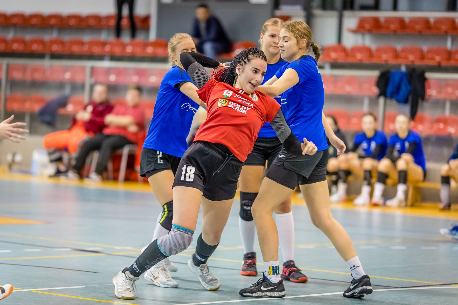 klubowe-derby-z-emocjami-do-17-minuty-92535