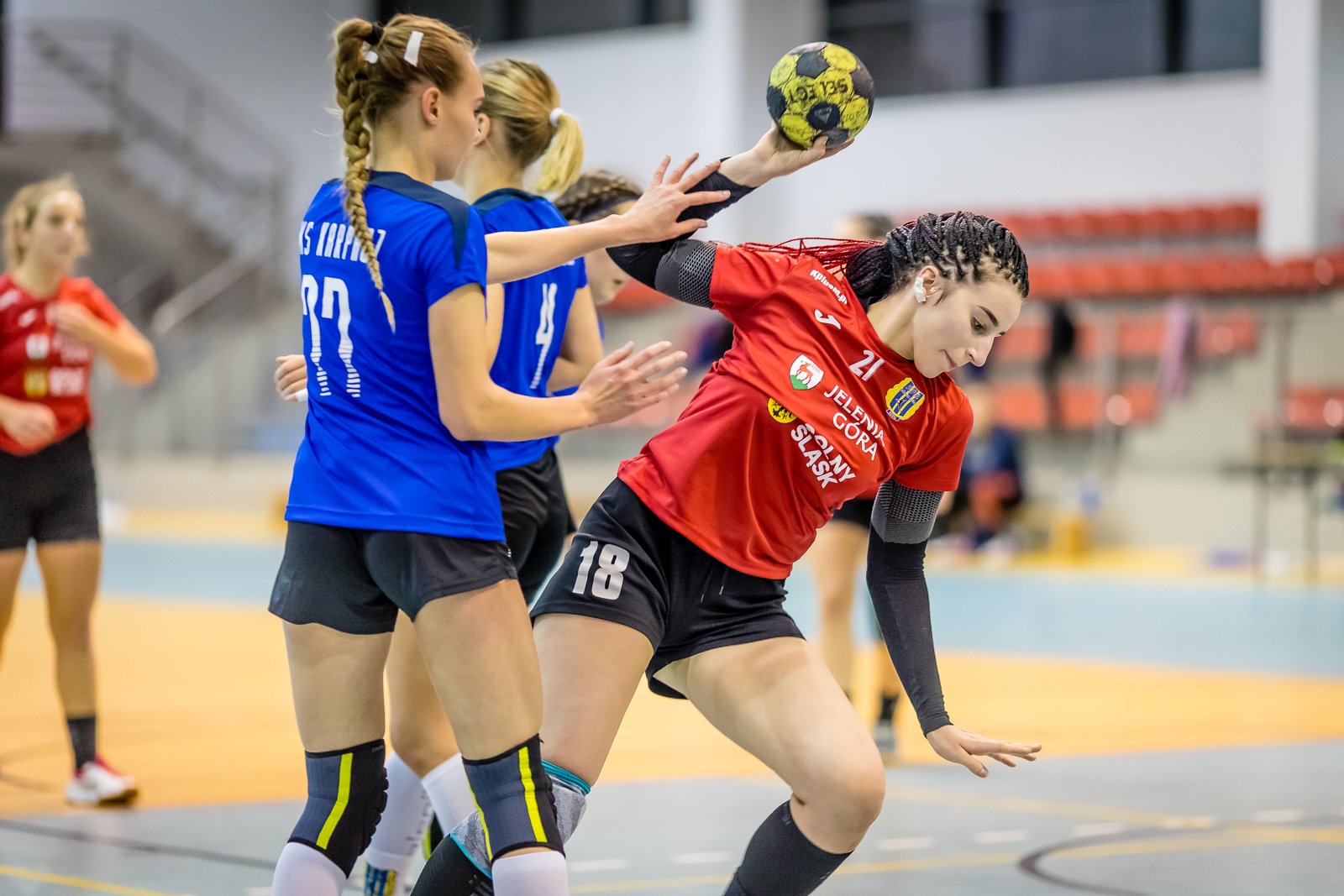 klubowe-derby-z-emocjami-do-17-minuty-92535