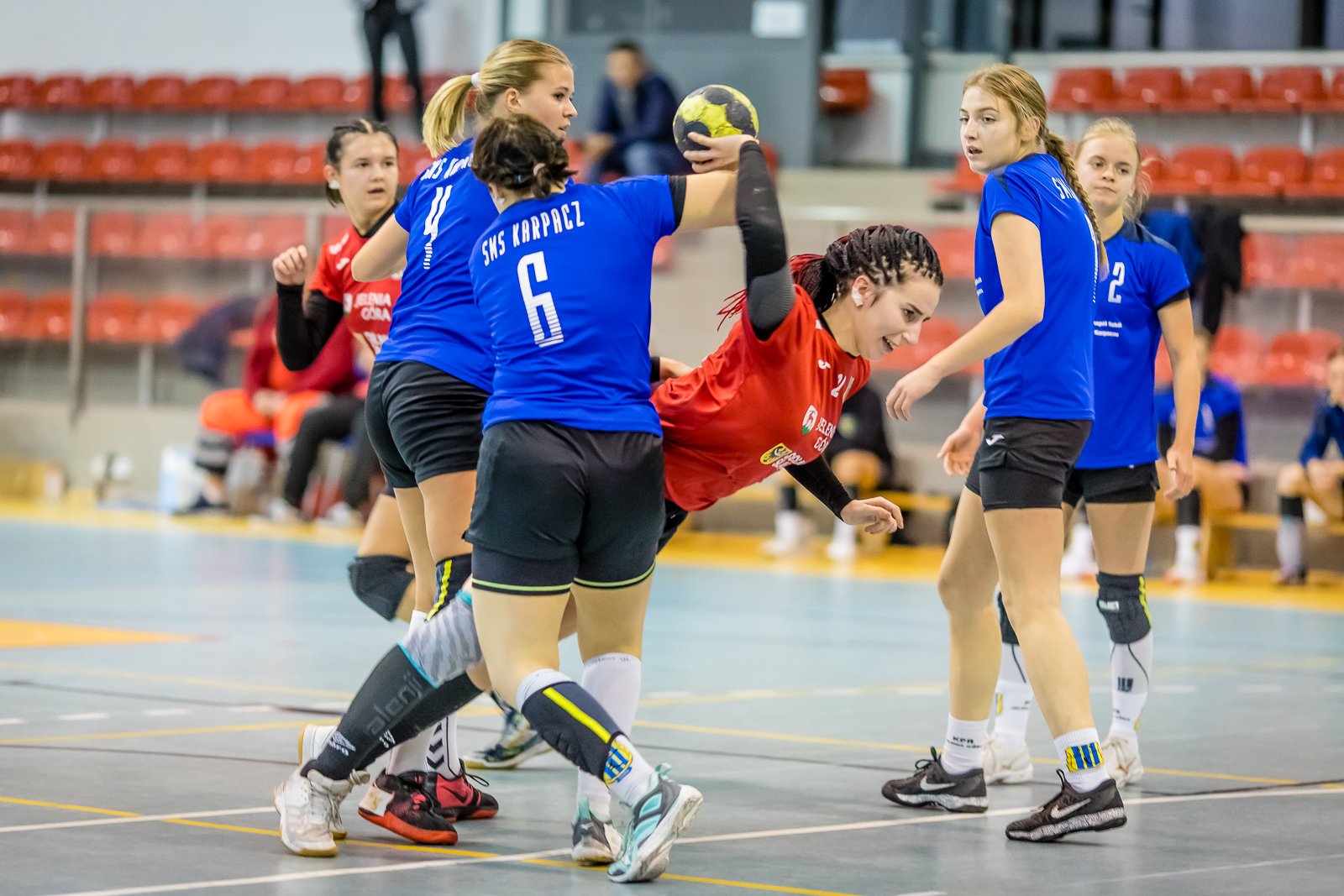 klubowe-derby-z-emocjami-do-17-minuty-92535