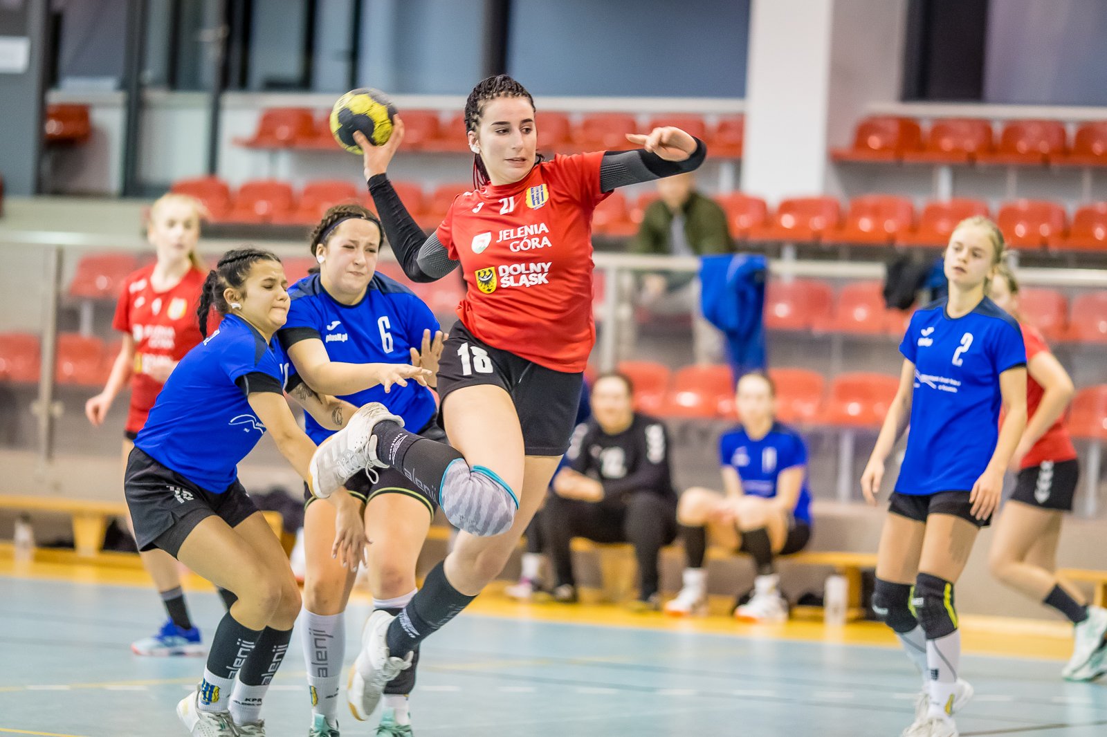 klubowe-derby-z-emocjami-do-17-minuty-92535