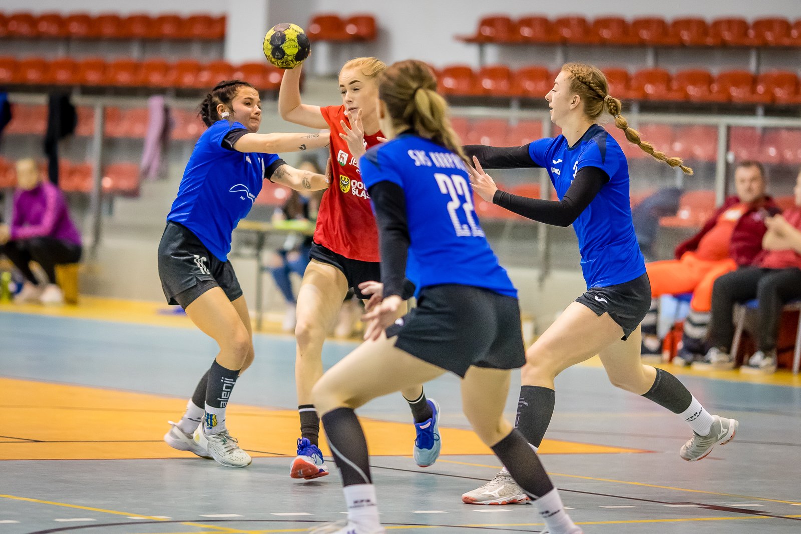 klubowe-derby-z-emocjami-do-17-minuty-92535