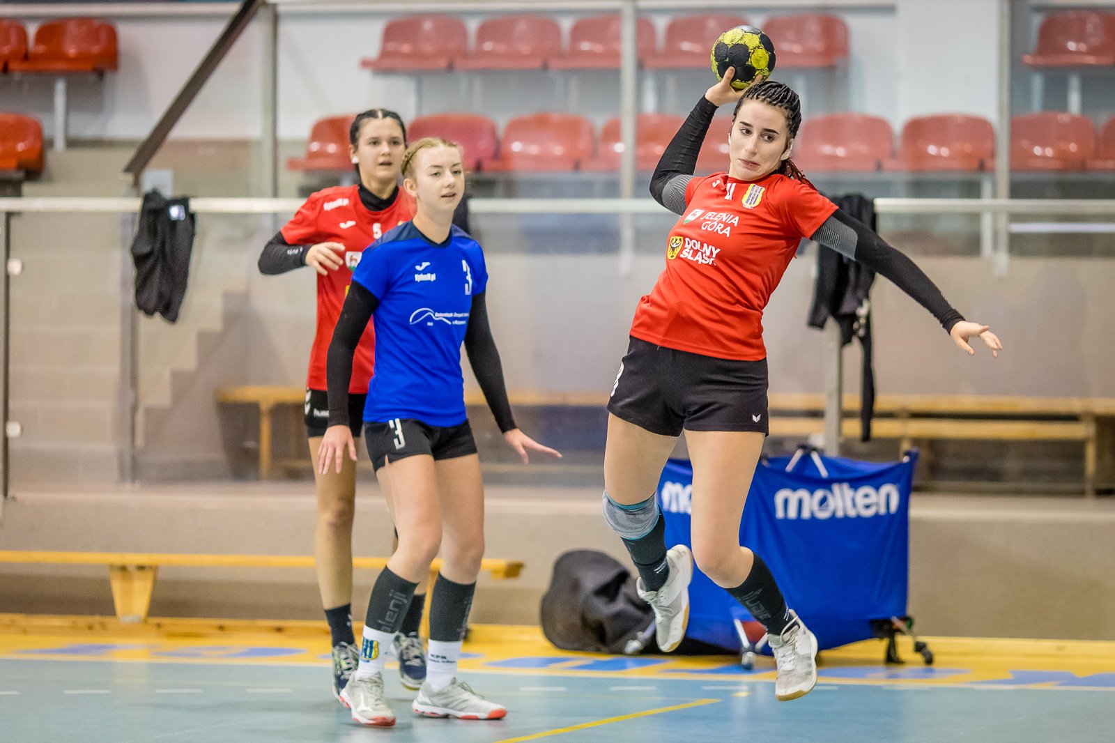 klubowe-derby-z-emocjami-do-17-minuty-92535