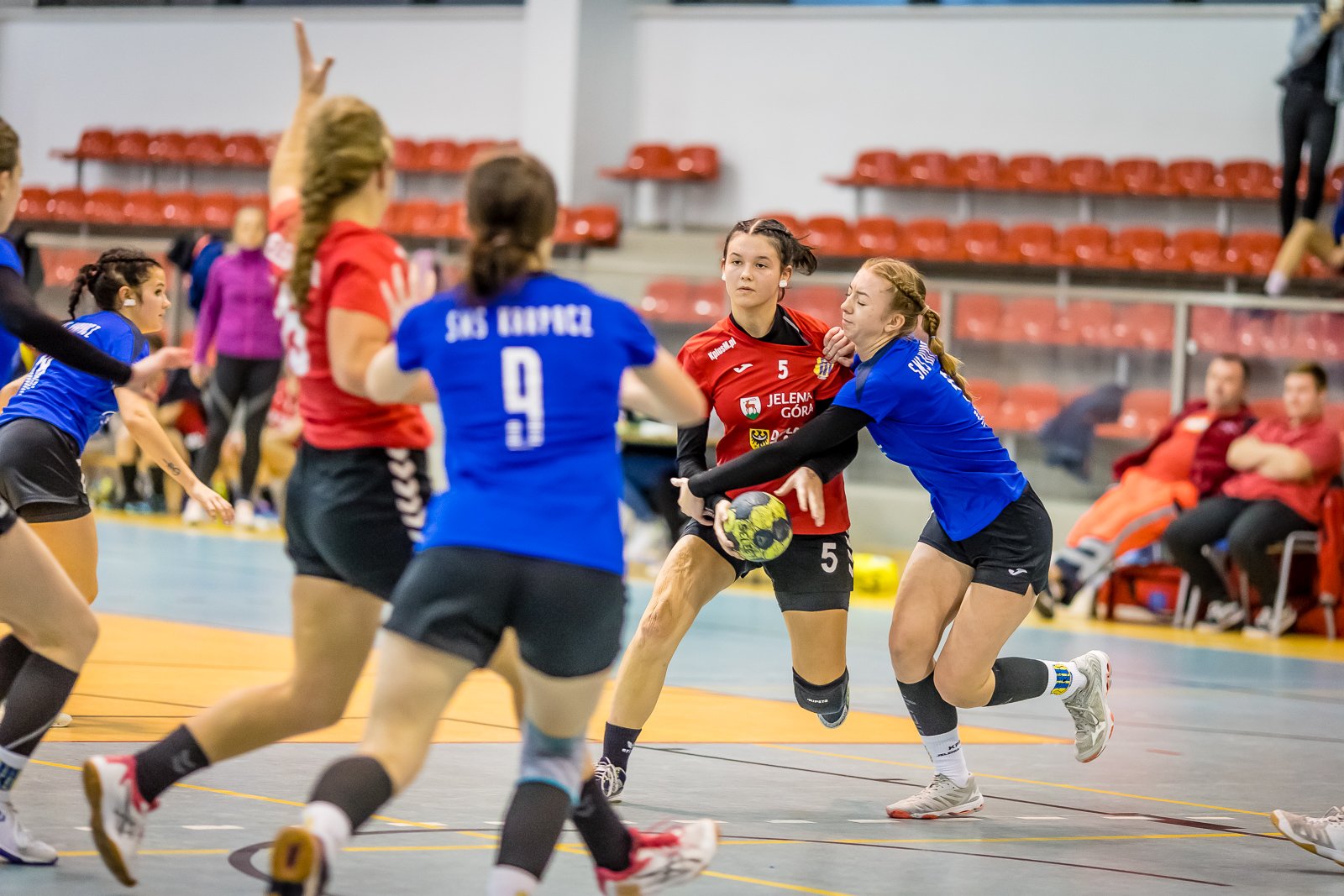 klubowe-derby-z-emocjami-do-17-minuty-92535