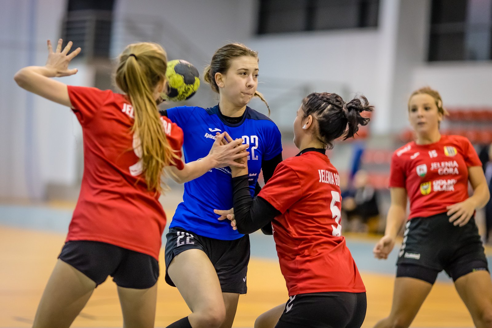 klubowe-derby-z-emocjami-do-17-minuty-92535