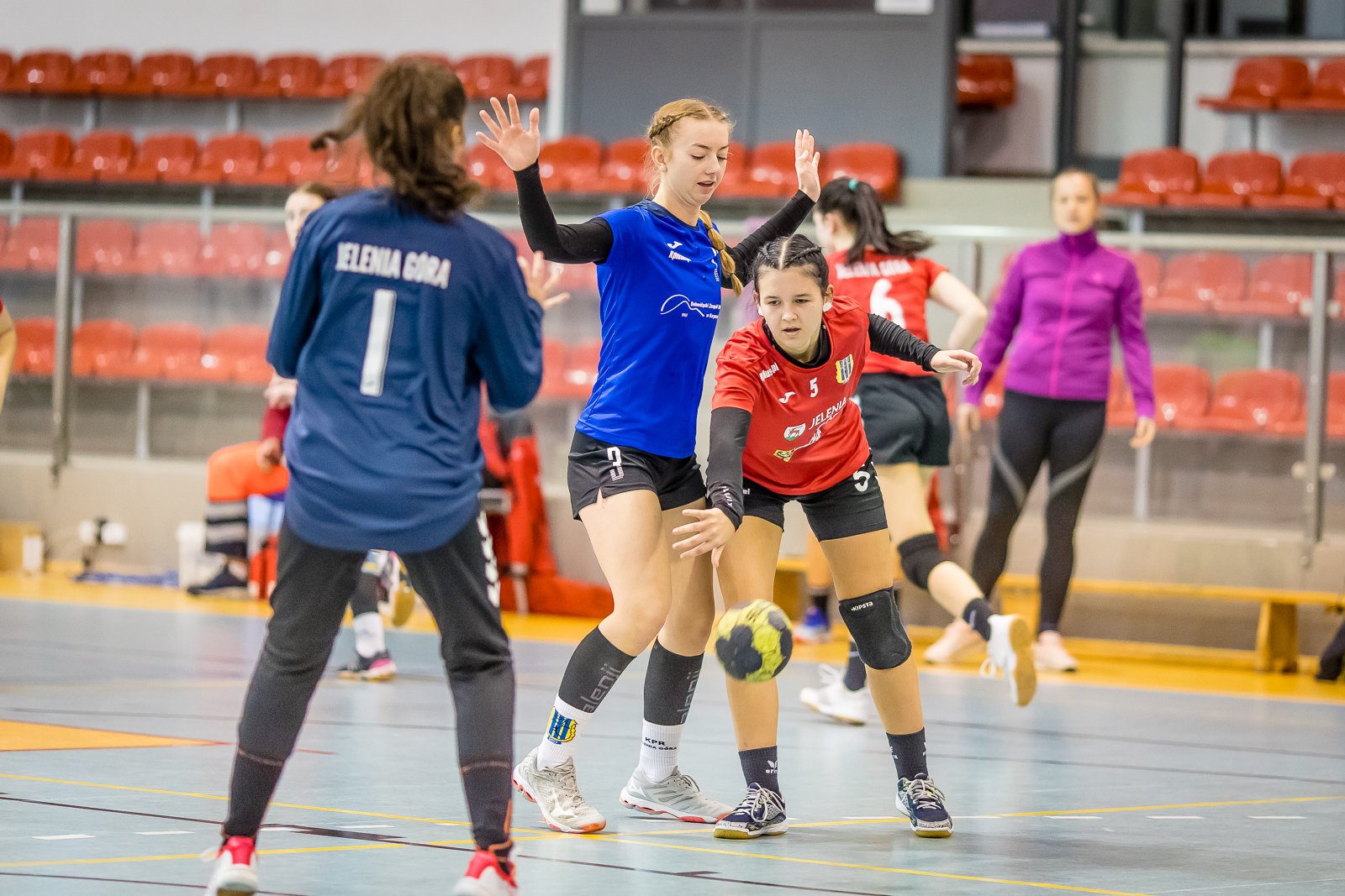 klubowe-derby-z-emocjami-do-17-minuty-92535