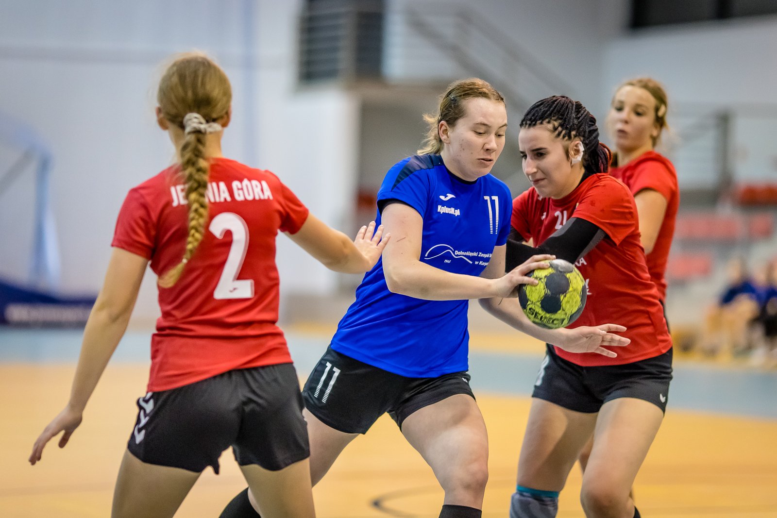 klubowe-derby-z-emocjami-do-17-minuty-92535