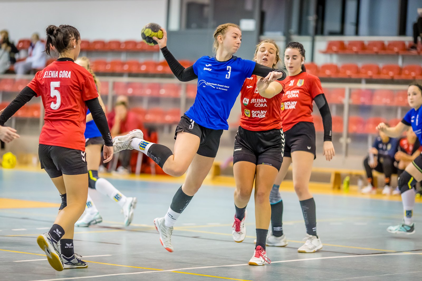klubowe-derby-z-emocjami-do-17-minuty-92535
