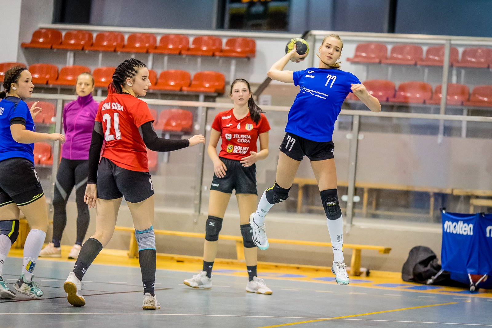klubowe-derby-z-emocjami-do-17-minuty-92535