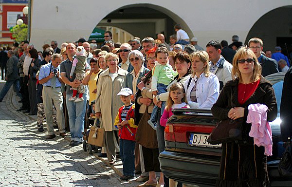 Zainteresowanie niedawnymi obchodami rocznicy uchwalenia Konstytucji 3 Maja było wśród młodzieży nikłe. Czy patriotyzm uczniów rozbudzą wycieczki w miejsca związane z walką o niepodległość?