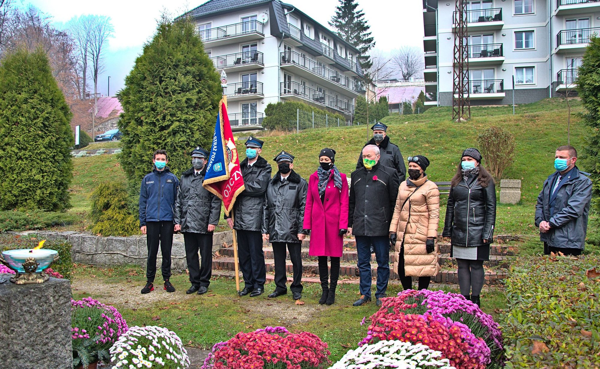 skromnie-i-patriotycznie-92636