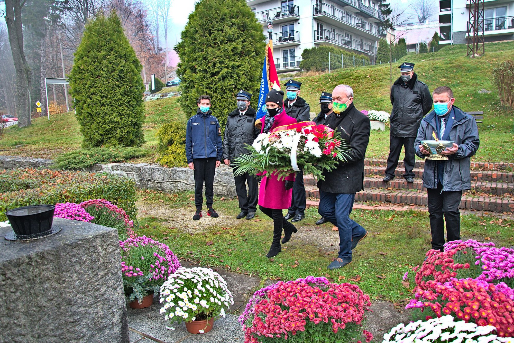 skromnie-i-patriotycznie-92636