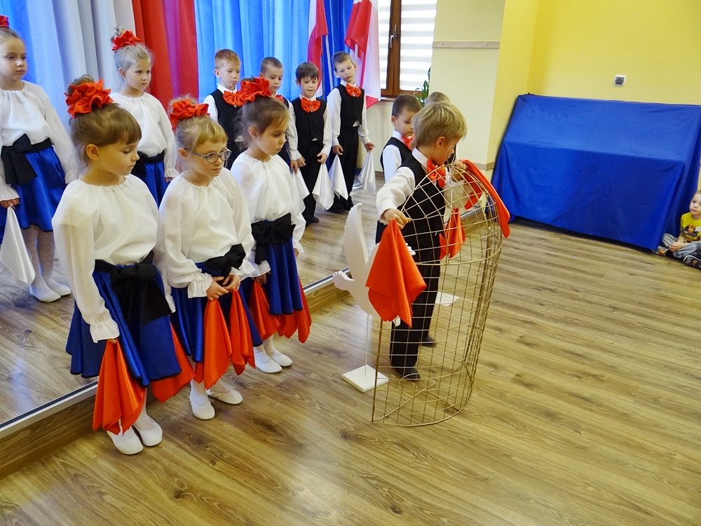 patriotyczny-przeglad-przedszkolakow-92678