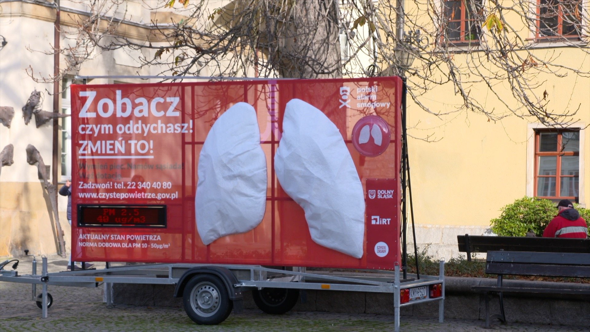 sztuczne-puca-sprawdza-powietrze-w-centrum-92695