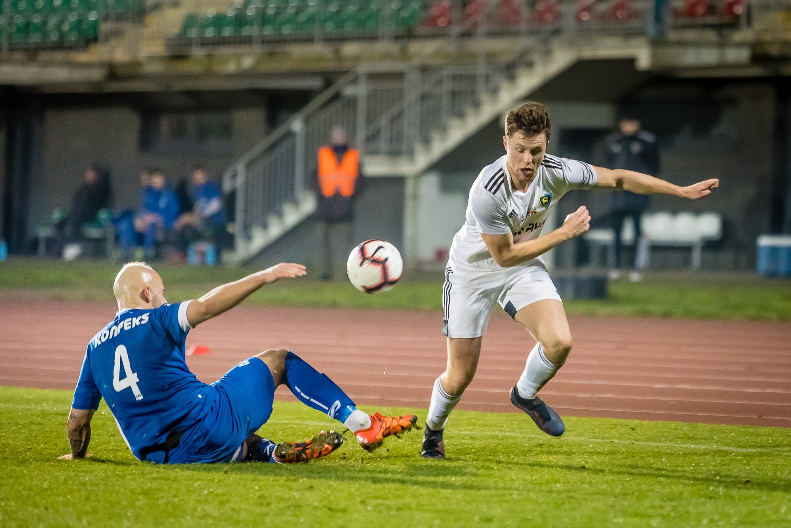 kosztowny-remis-przy-zotniczej-92735